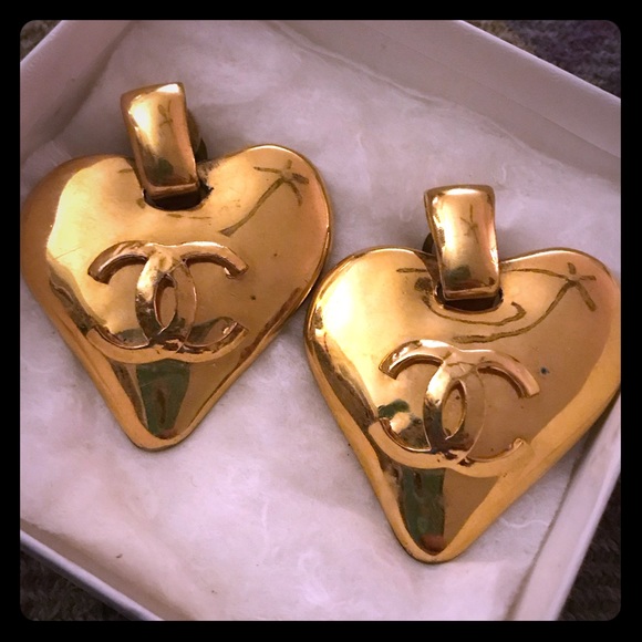 CHANEL Jewelry - 🌵🌸 Authentic Chanel Vintage Lg ❤️Gold Earrings